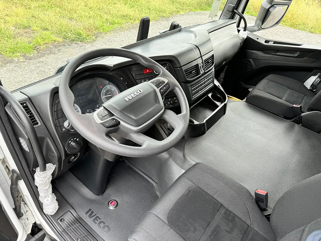 Iveco T-Way AD380T43H AT Fassi F245A.0.24 6x4 Crane Truck 8