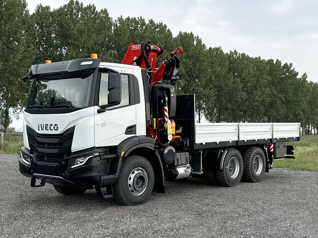 Iveco T-Way AD380T43H AT Fassi F335A.2.24 Camion grue 6x4