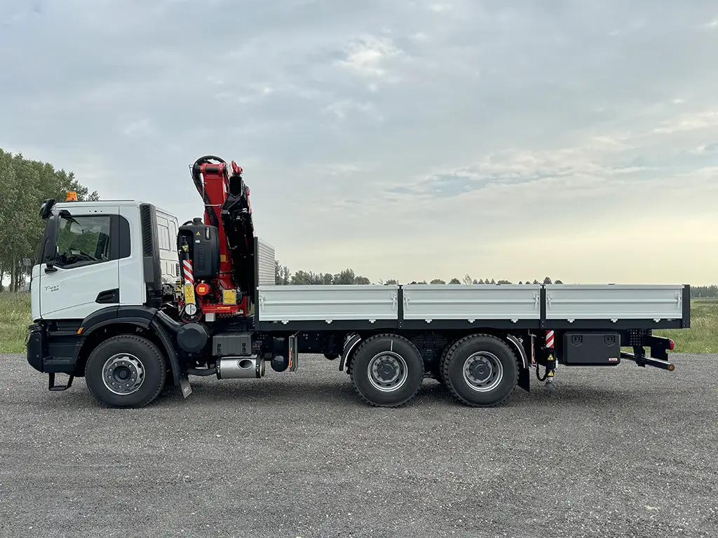 Iveco T-Way AD380T43H AT Fassi F335A.2.24 Crane Truck 6x4