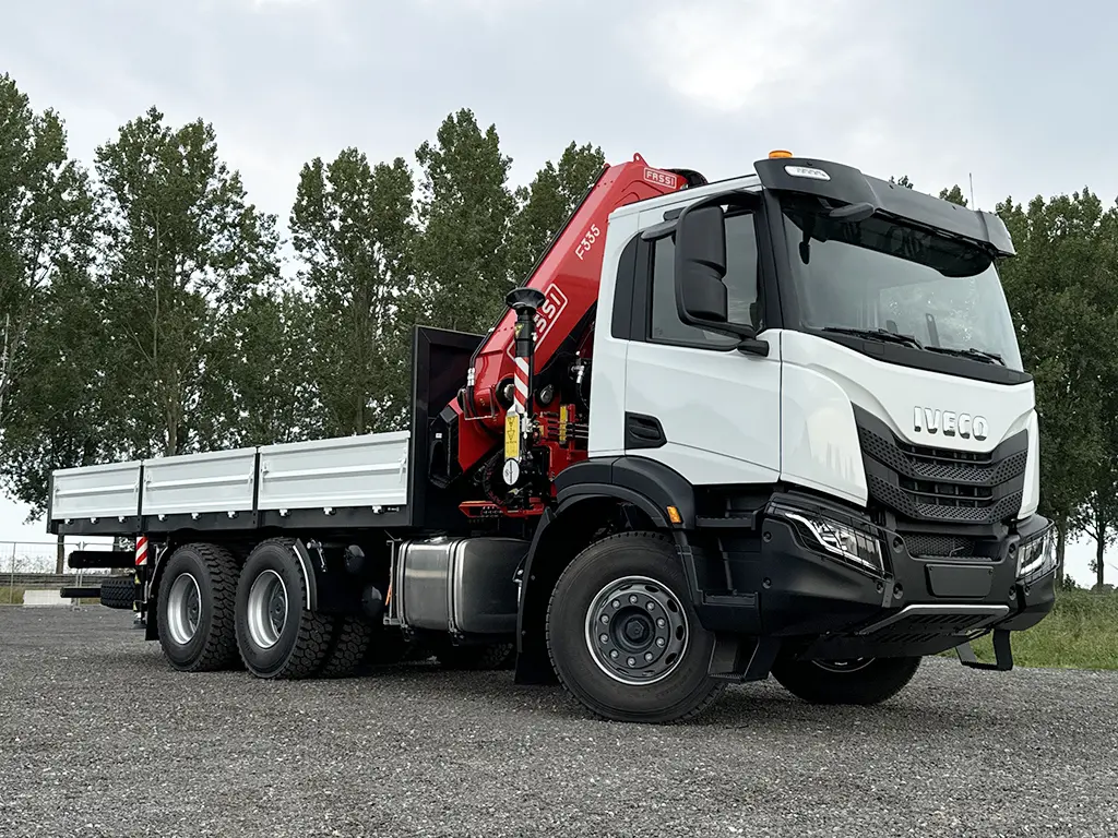 Iveco T-Way AD380T43H AT Fassi F335A.2.24 Camion grue 6x4 4