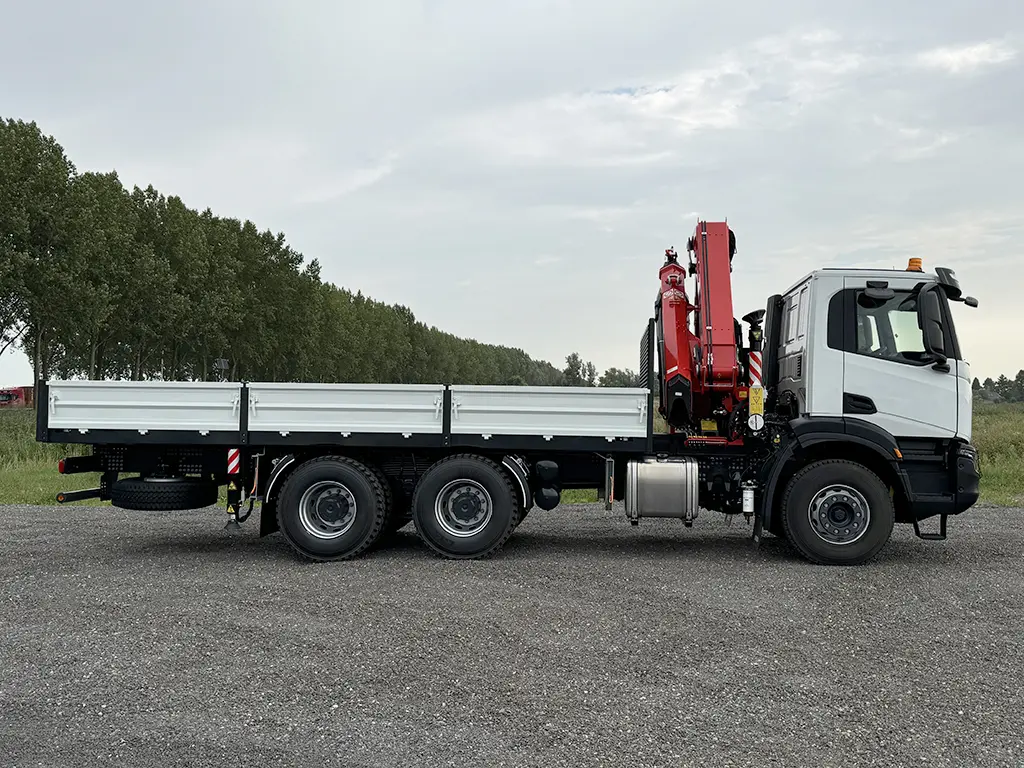 Iveco T-Way AD380T43H AT Fassi F335A.2.24 Camion grue 6x4 5