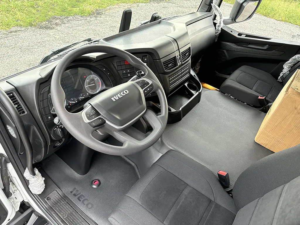 Iveco T-Way AD380T43H AT Fassi F335A.2.24 6x4 Camion grue 8