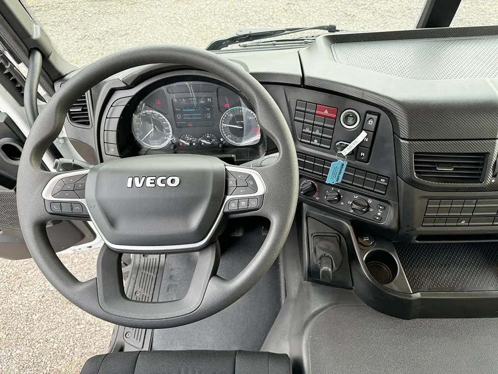 Iveco T-Way AD380T43H AT Fassi F335A.2.24 6x4 Crane Truck 9