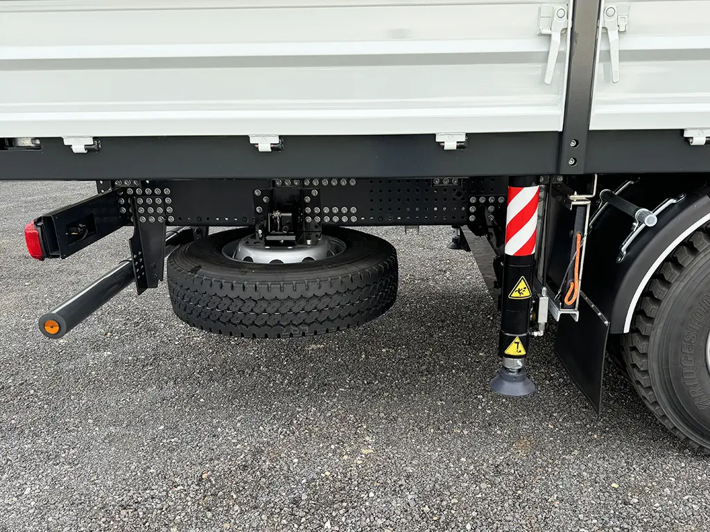 Iveco T-Way AD380T43H AT Fassi F335A.2.24 Camion grue 6x4 17