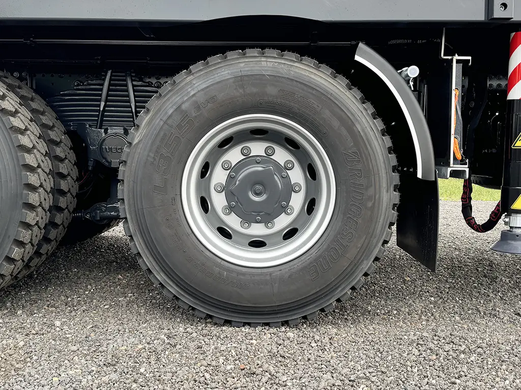 Iveco T-Way AD380T43H AT Fassi F335A.2.24 Camion grue 6x4 23
