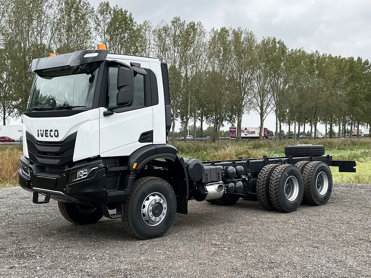 Iveco T-Way AD380T43WH-4200 AT 6x6 Chassis Cabin
