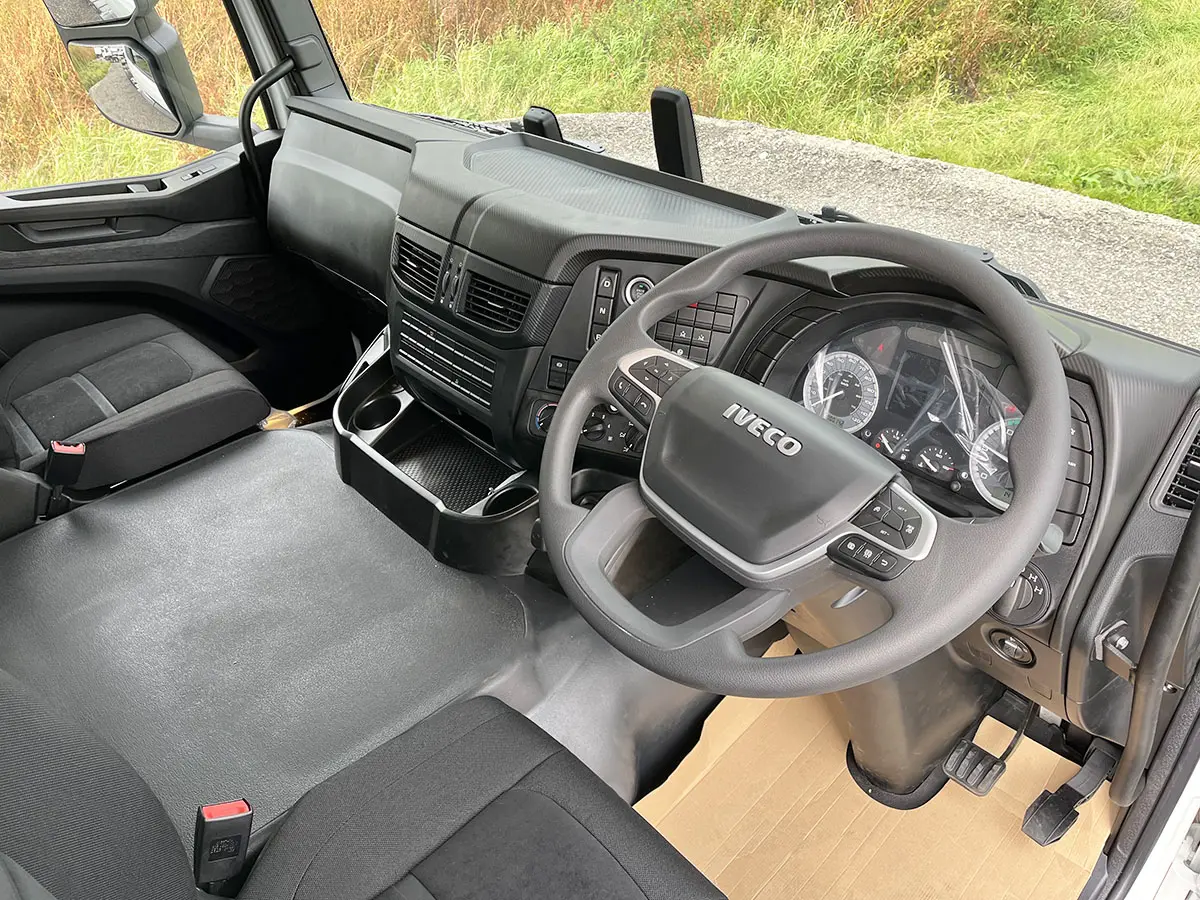 Iveco T-Way AD380T43WH-4200 AT Châssis Cabine 6x6 8
