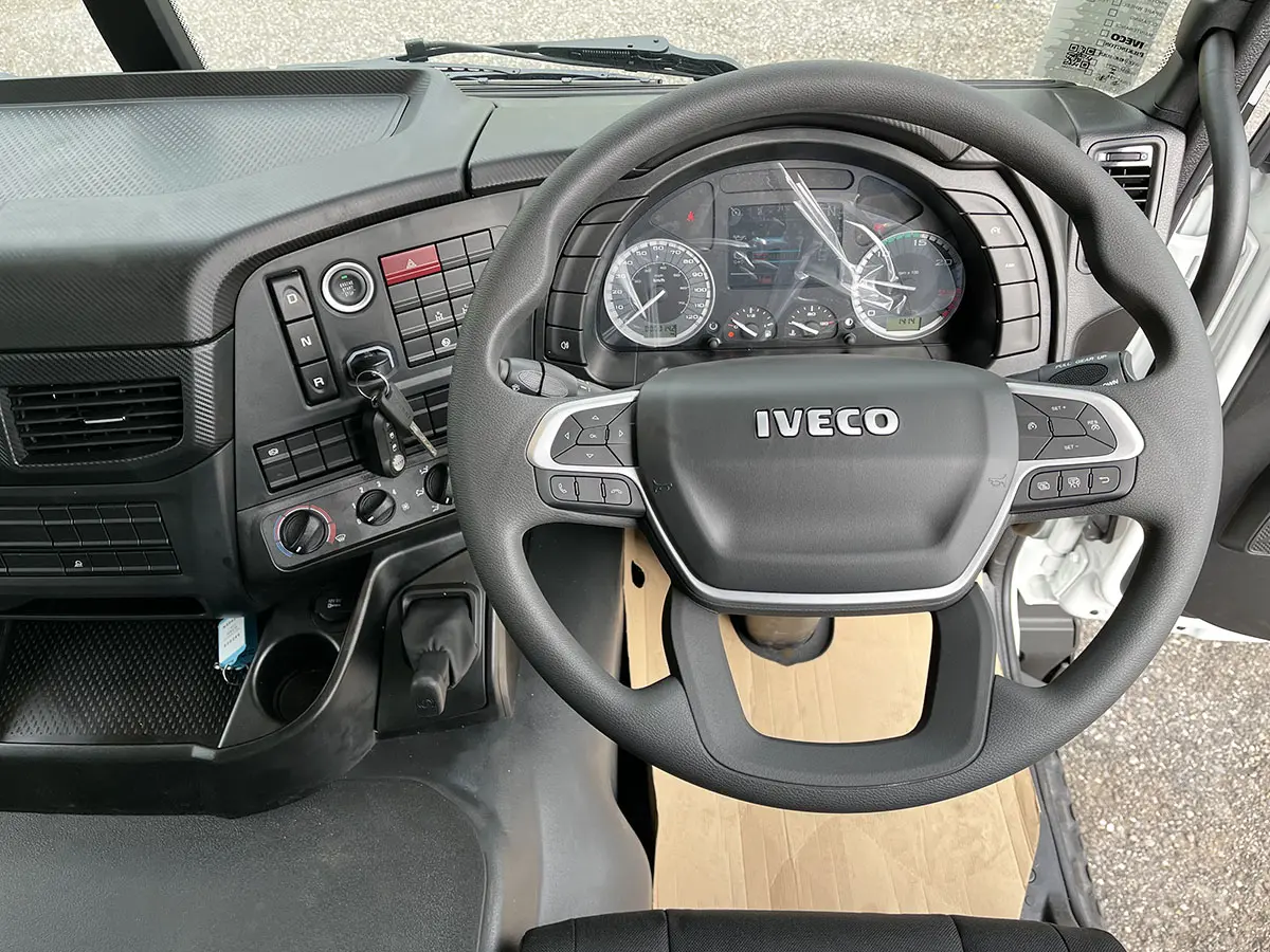 Iveco T-Way AD380T43WH-4200 AT Châssis Cabine 6x6 9
