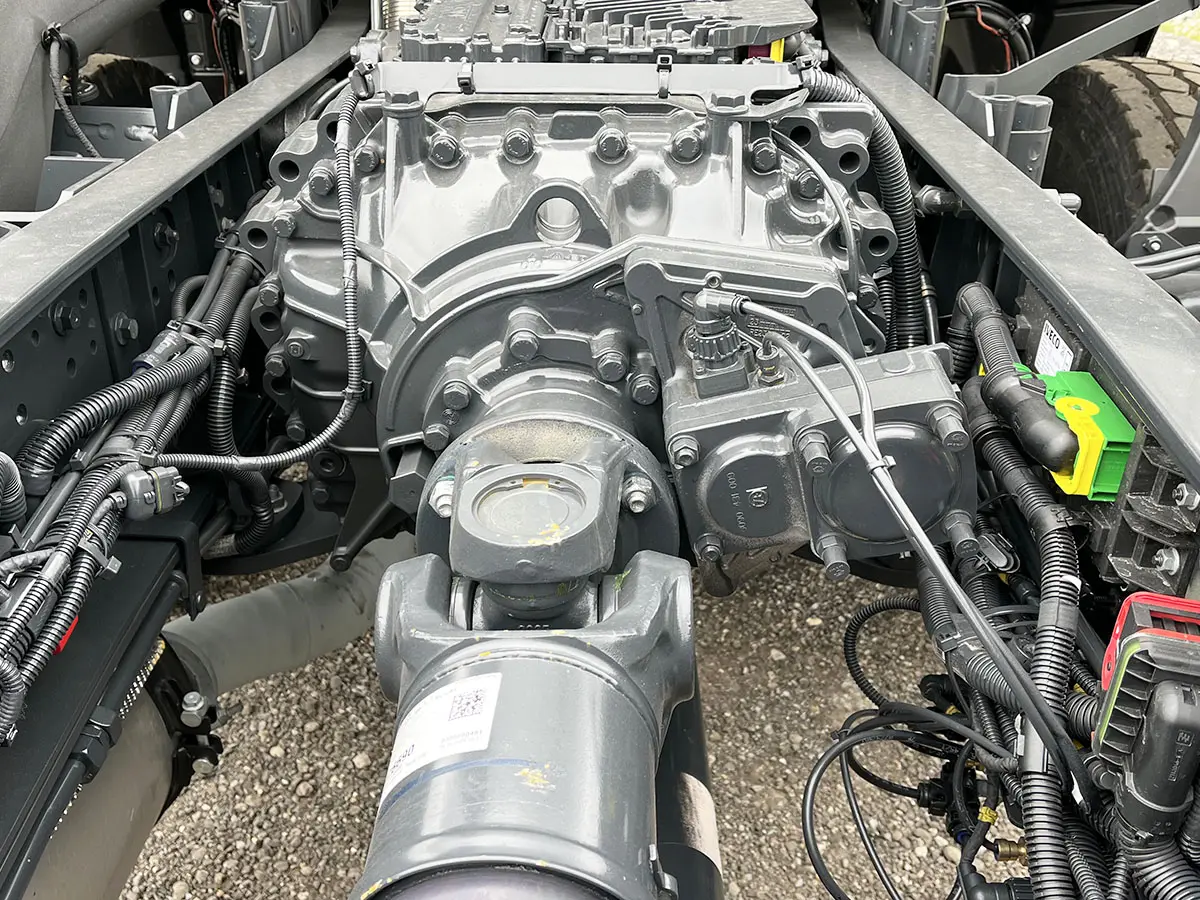 Iveco T-Way AD380T43WH-4200 AT 6x6 Chassis Cabin 11