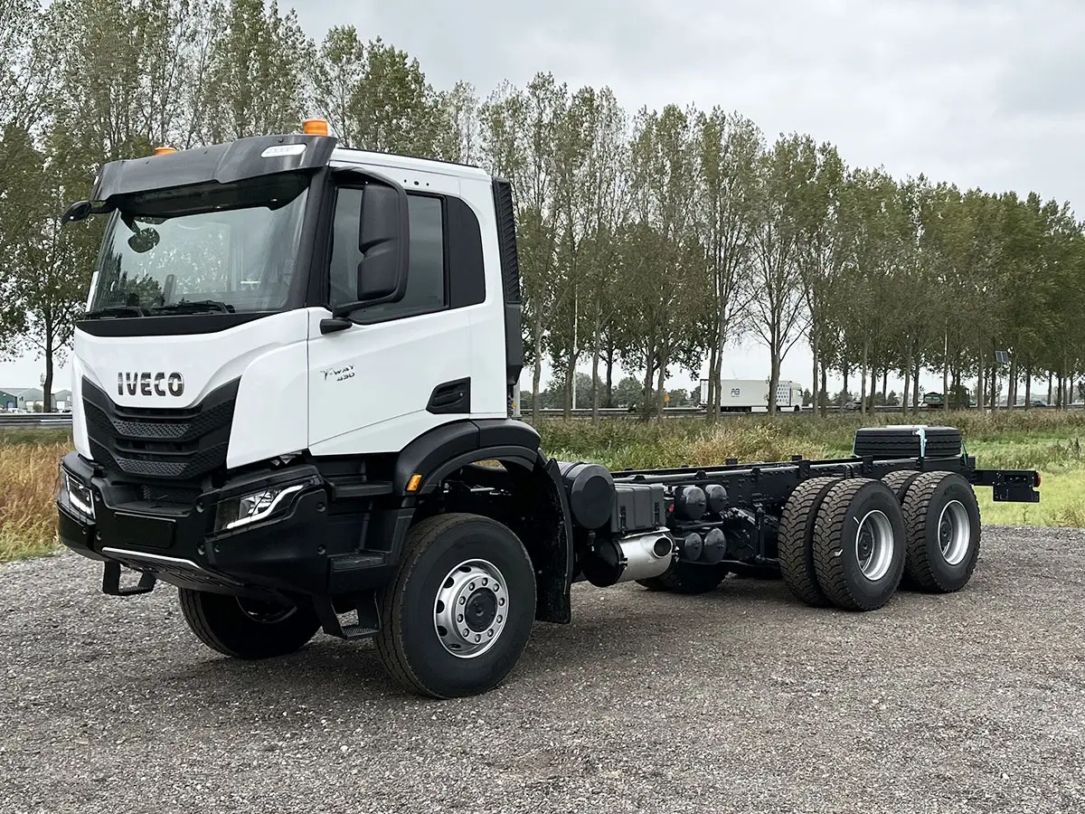 Iveco T-Way AD380T43WH-4500 AT Chassis Cabin 6x6