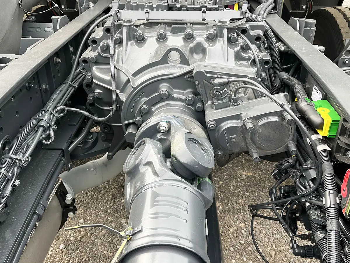 Iveco T-Way AD380T43WH-4500 AT 6x6 Chassis Cabin 11