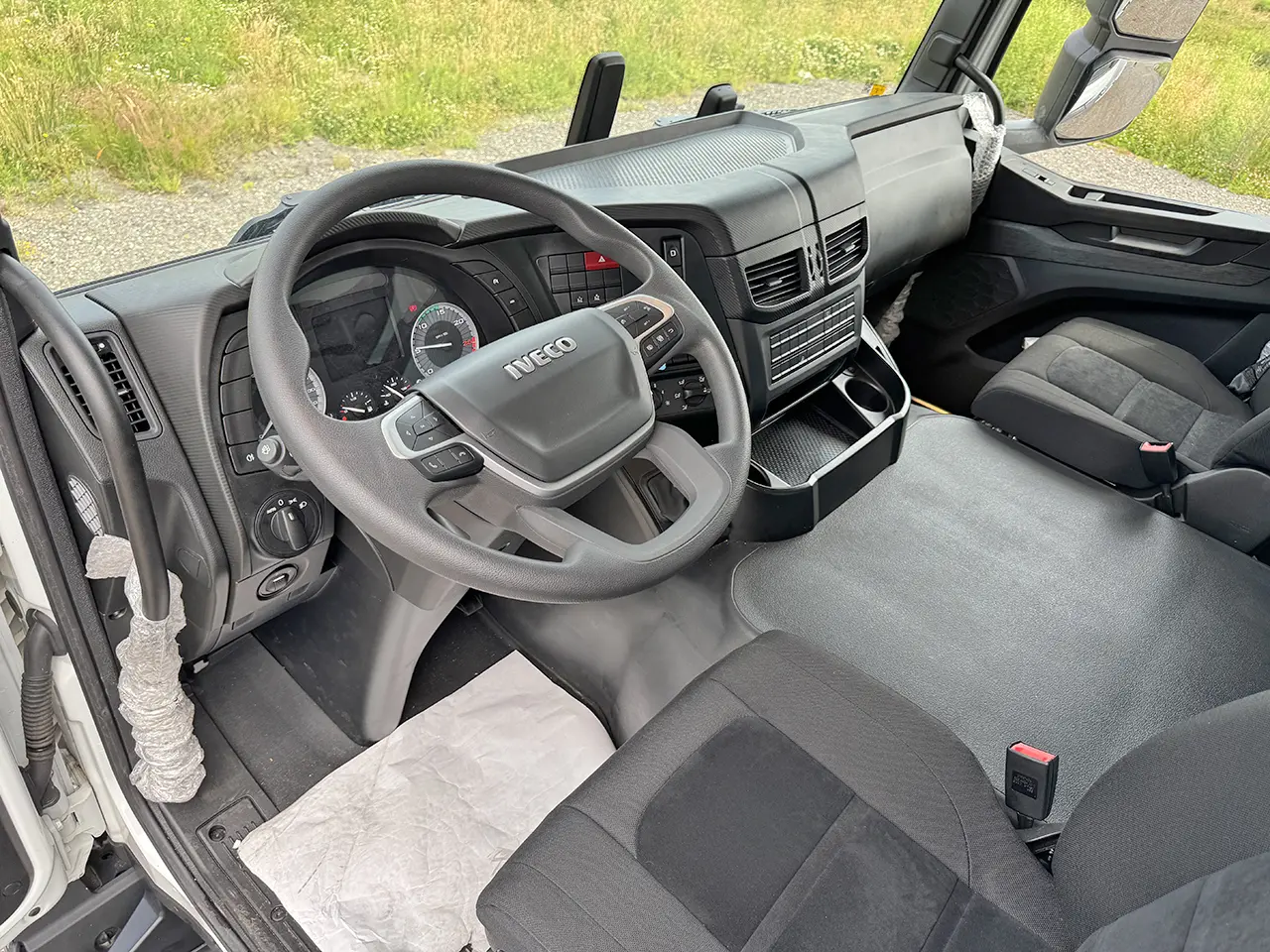 Iveco T-Way AD380T43WH-4500 AT 6x6 Fuel & Lube Truck