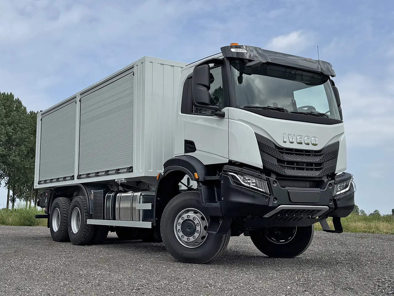 Iveco T-Way AD380T43WH-4500 AT Camion à carburant et lubrifiant 6x6 4