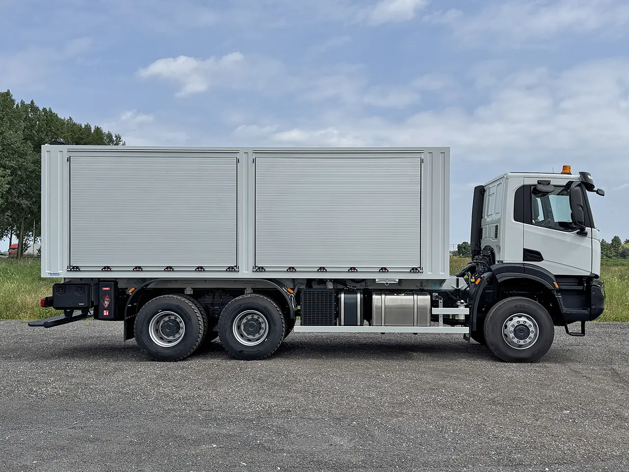 Iveco T-Way AD380T43WH-4500 AT 6x6 Fuel & Lube Truck 5