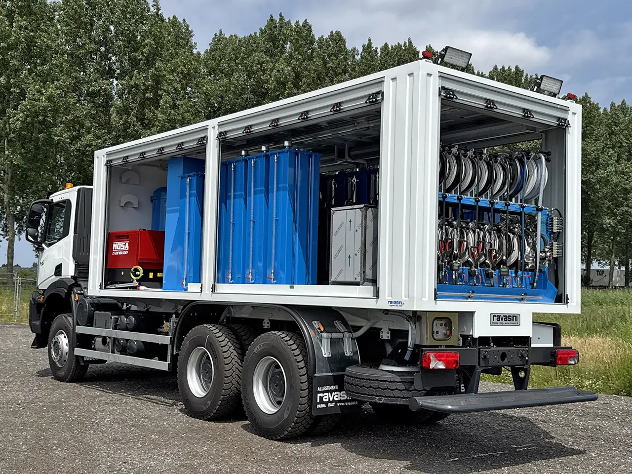 Iveco T-Way AD380T43WH-4500 AT Camion à carburant et lubrifiant 6x6 7