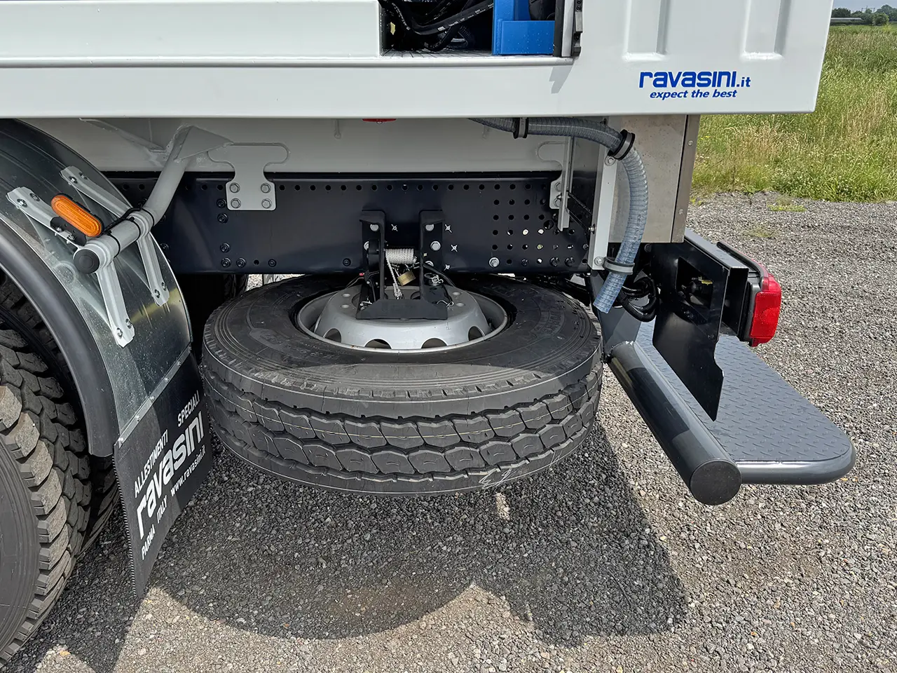 Iveco T-Way AD380T43WH-4500 AT 6x6 Fuel & Lube Truck 18