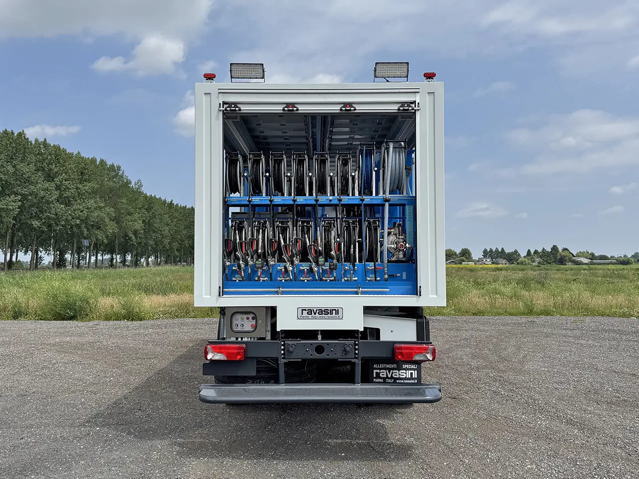 Iveco T-Way AD380T43WH-4500 AT Camion à carburant et lubrifiant 6x6 19