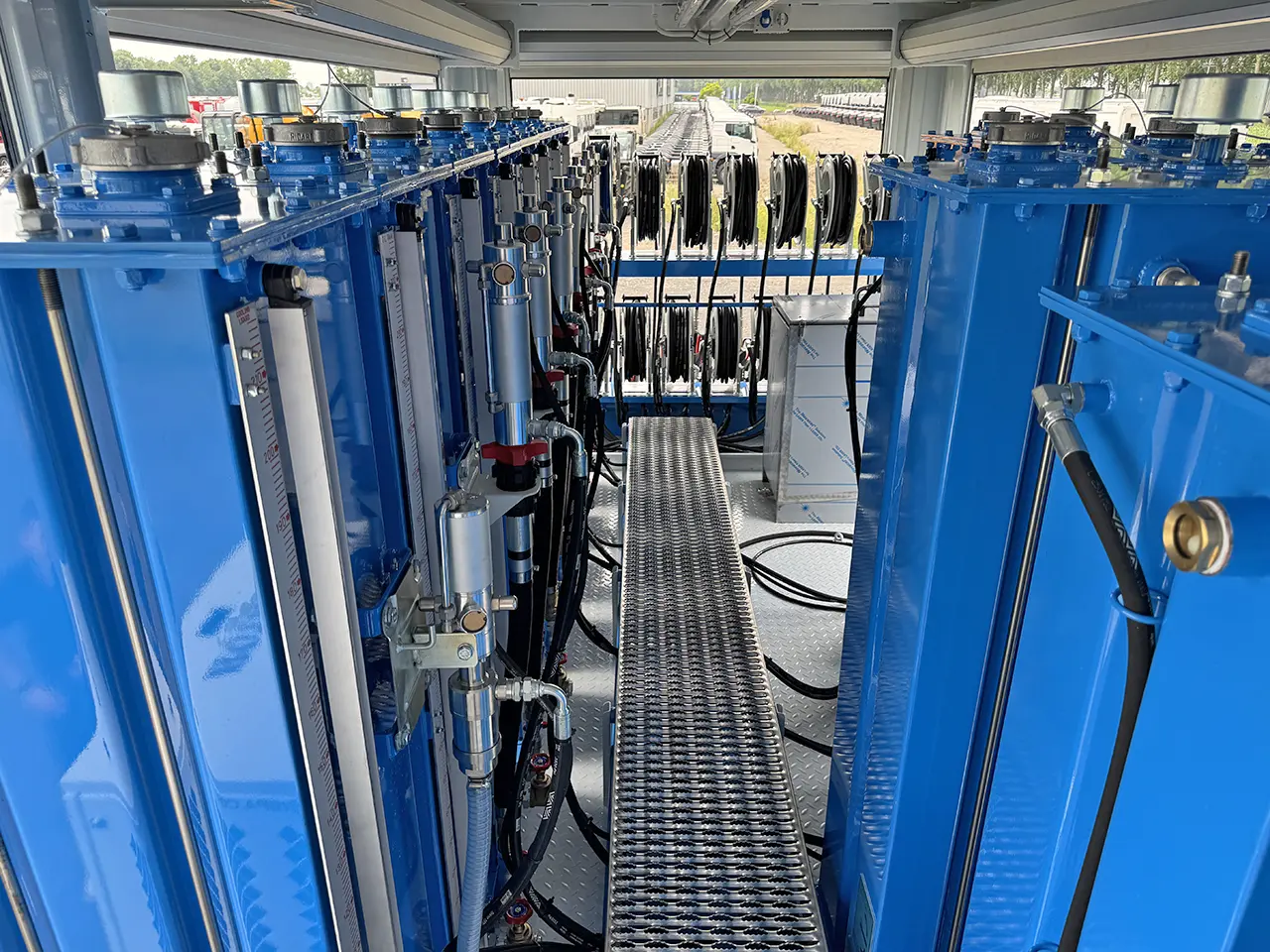 Iveco T-Way AD380T43WH-4500 AT 6x6 Fuel & Lube Truck 23