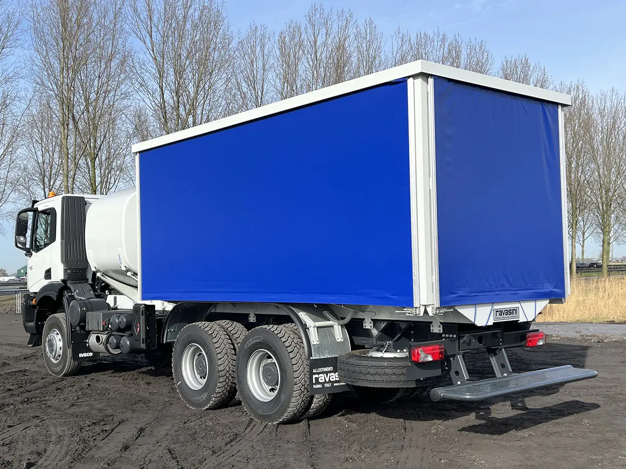 Iveco T-Way AD380T43WH AT 6x6 Camion à carburant et lubrifiant