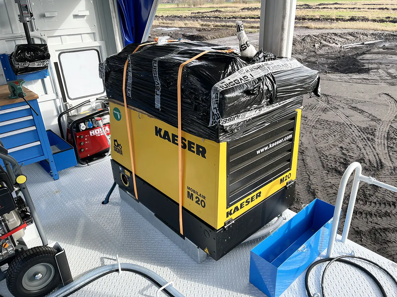 Iveco T-Way AD380T43WH AT 6x6 Fuel & Lube Truck 16