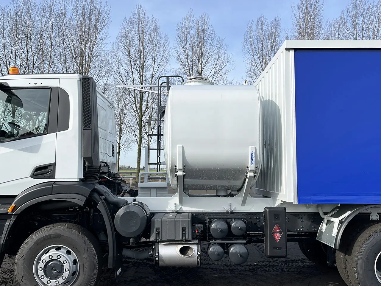 Iveco T-Way AD380T43WH AT 6x6 Fuel & Lube Truck 19