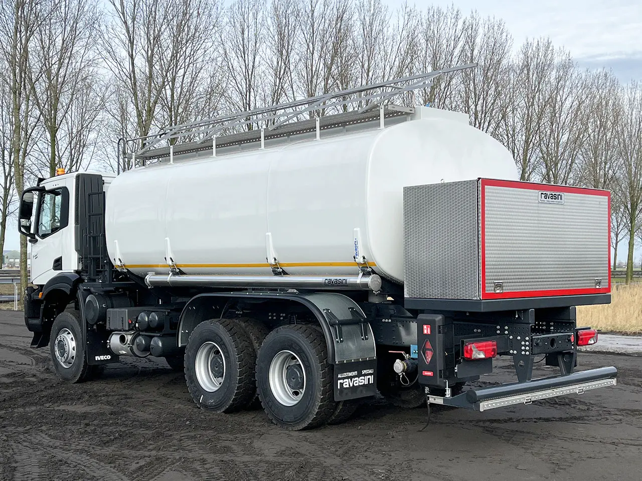 Iveco T-Way AD380T43WH AT Camion citerne à carburant 6x6 3