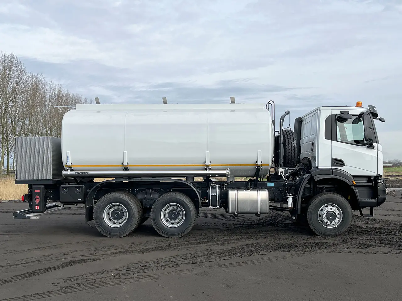 Iveco T-Way AD380T43WH AT Camion citerne à carburant 6x6 5