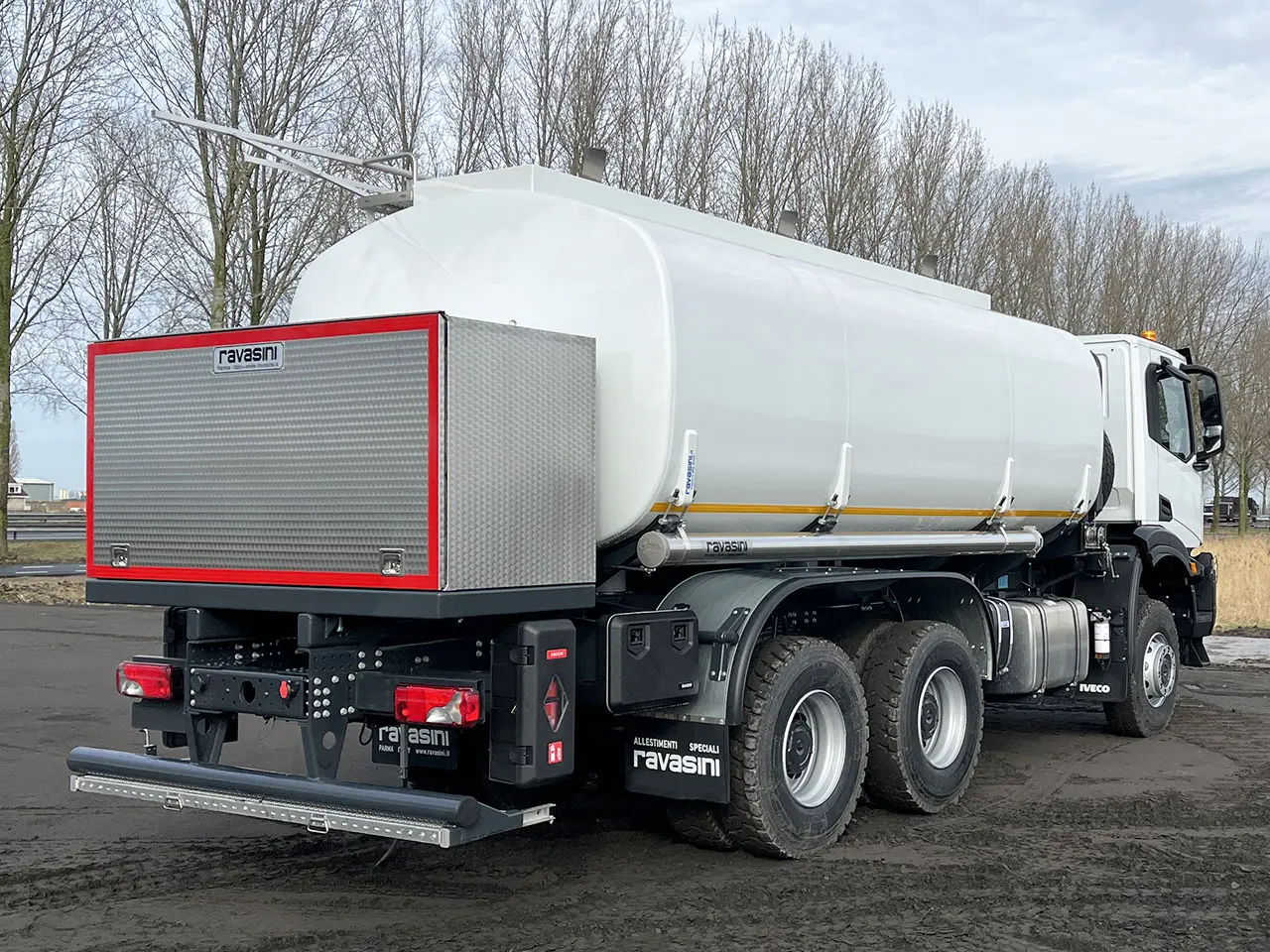 Iveco T-Way AD380T43WH AT Camion citerne à carburant 6x6 6