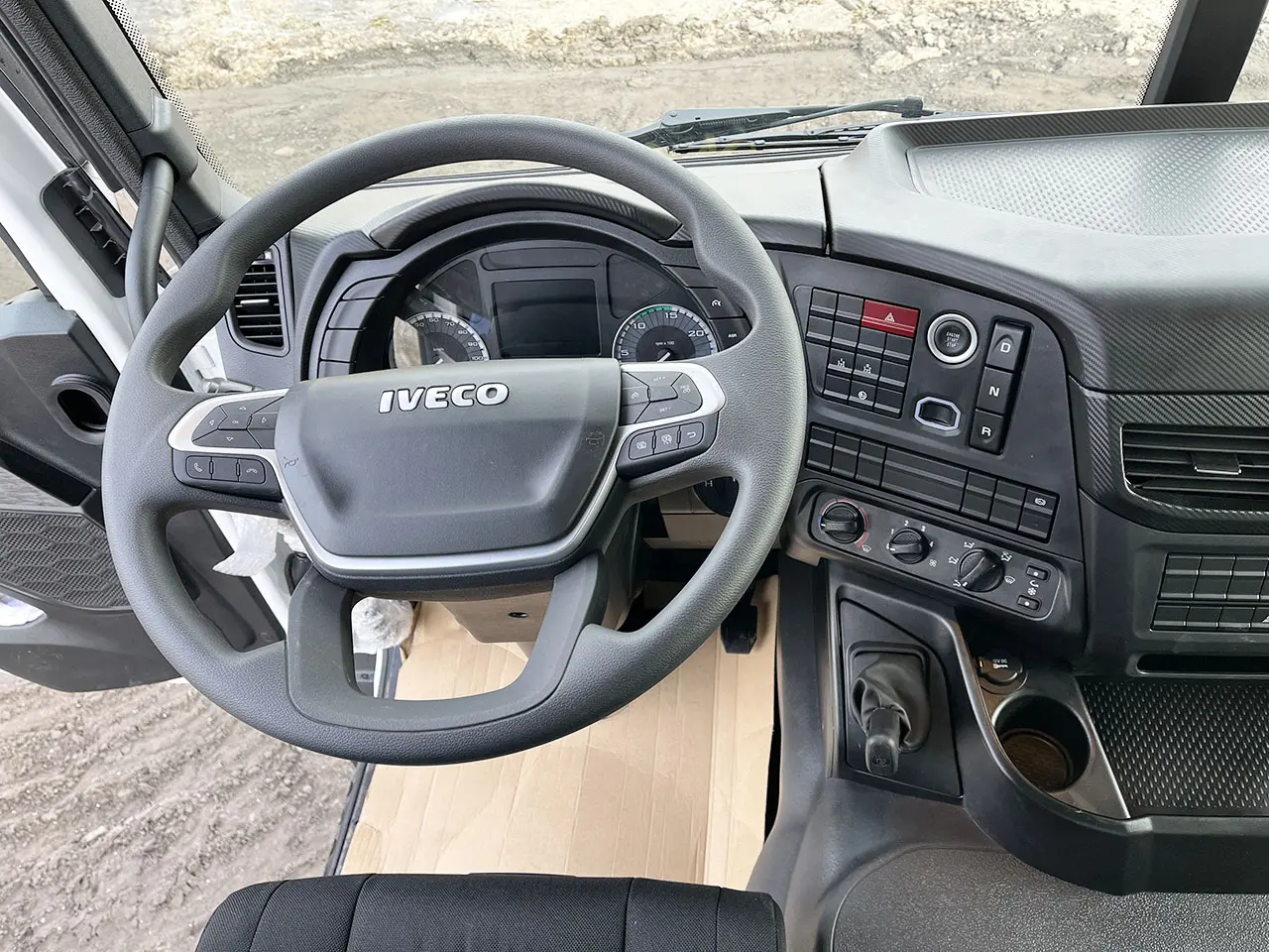 Iveco T-Way AD380T43WH AT Camion citerne à carburant 6x6 9