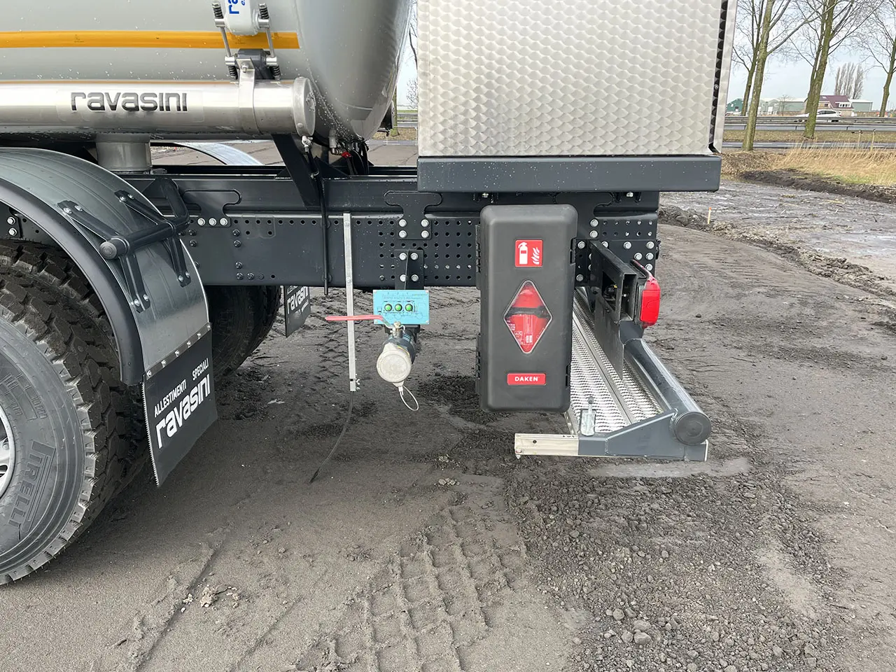 Iveco T-Way AD380T43WH AT Camion citerne à carburant 6x6 12
