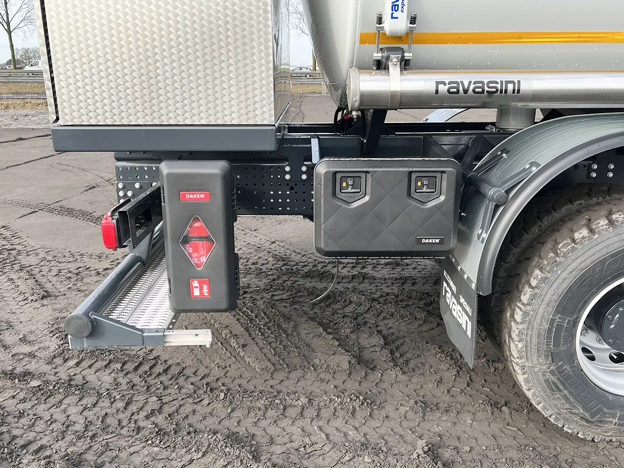 Iveco T-Way AD380T43WH AT Camion citerne à carburant 6x6 15
