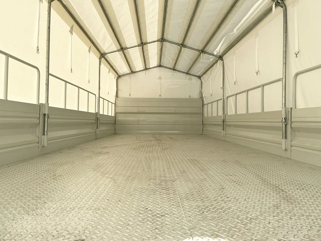 Iveco T-Way AD380T43WH AT Caisse bâchée 6x6 12
