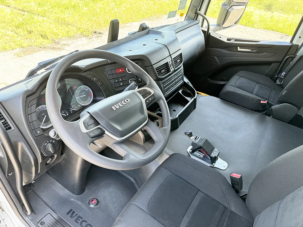 Iveco T-Way AD380T43WH AT 6x6 Tipper Truck 8