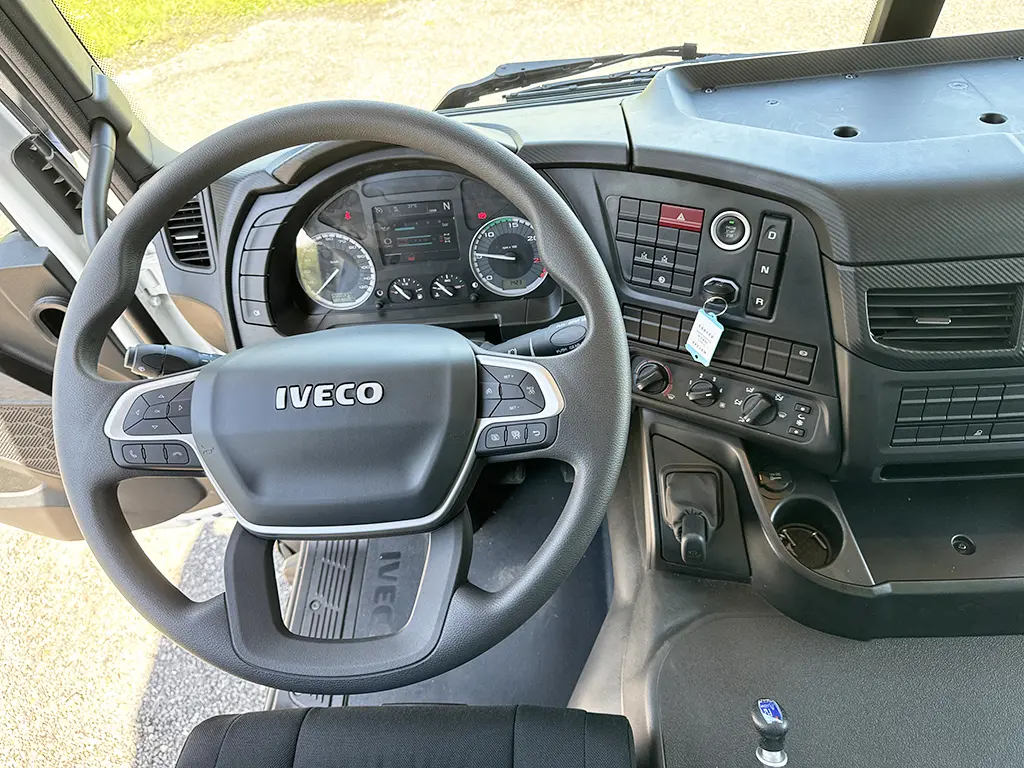 Iveco T-Way AD380T43WH AT 6x6 Tipper Truck 9