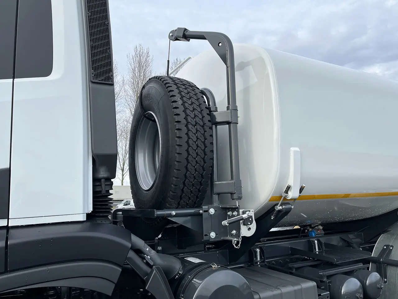 Iveco T-Way AD380T43WH AT 6x6 Water Tank Truck 18