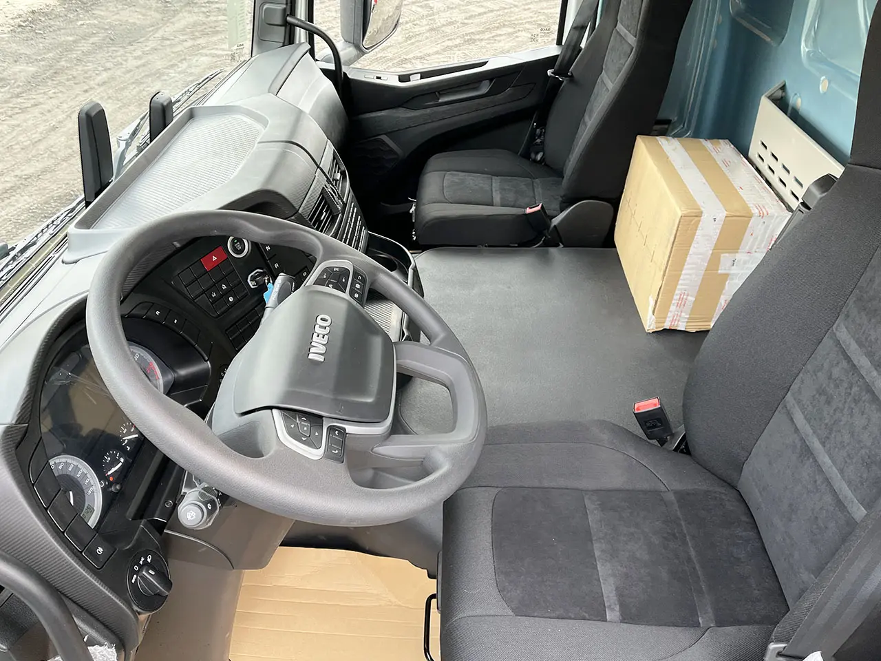 Iveco T-Way AD380T43WH AT Fassi F215A.0.22 6x6 Crane Truck 7