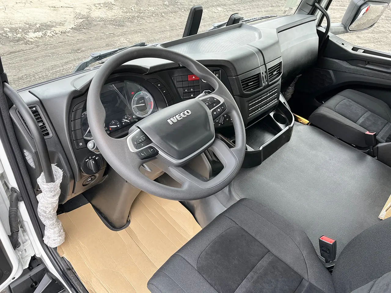 Iveco T-Way AD380T43WH AT Fassi F215A.0.22 6x6 Crane Truck 8