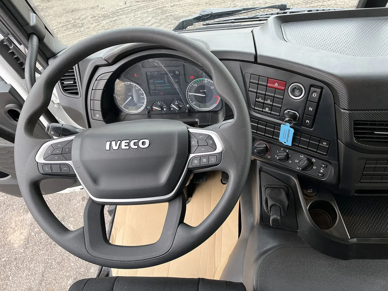 Iveco T-Way AD380T43WH AT Fassi F215A.0.22 6x6 Crane Truck 9