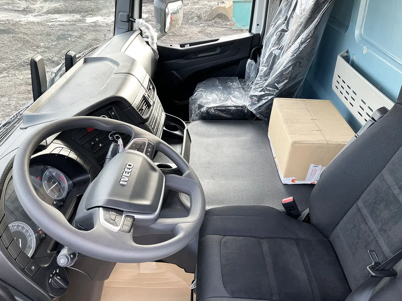 Iveco T-Way AD380T43WH AT Fassi F215A.0.24 6x6 Crane Truck 7