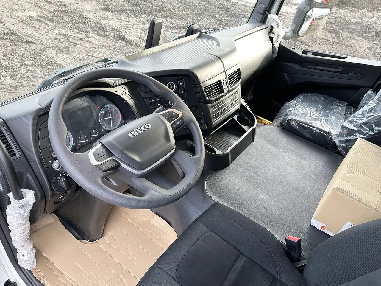 Iveco T-Way AD380T43WH AT Fassi F215A.0.24 6x6 Crane Truck 8