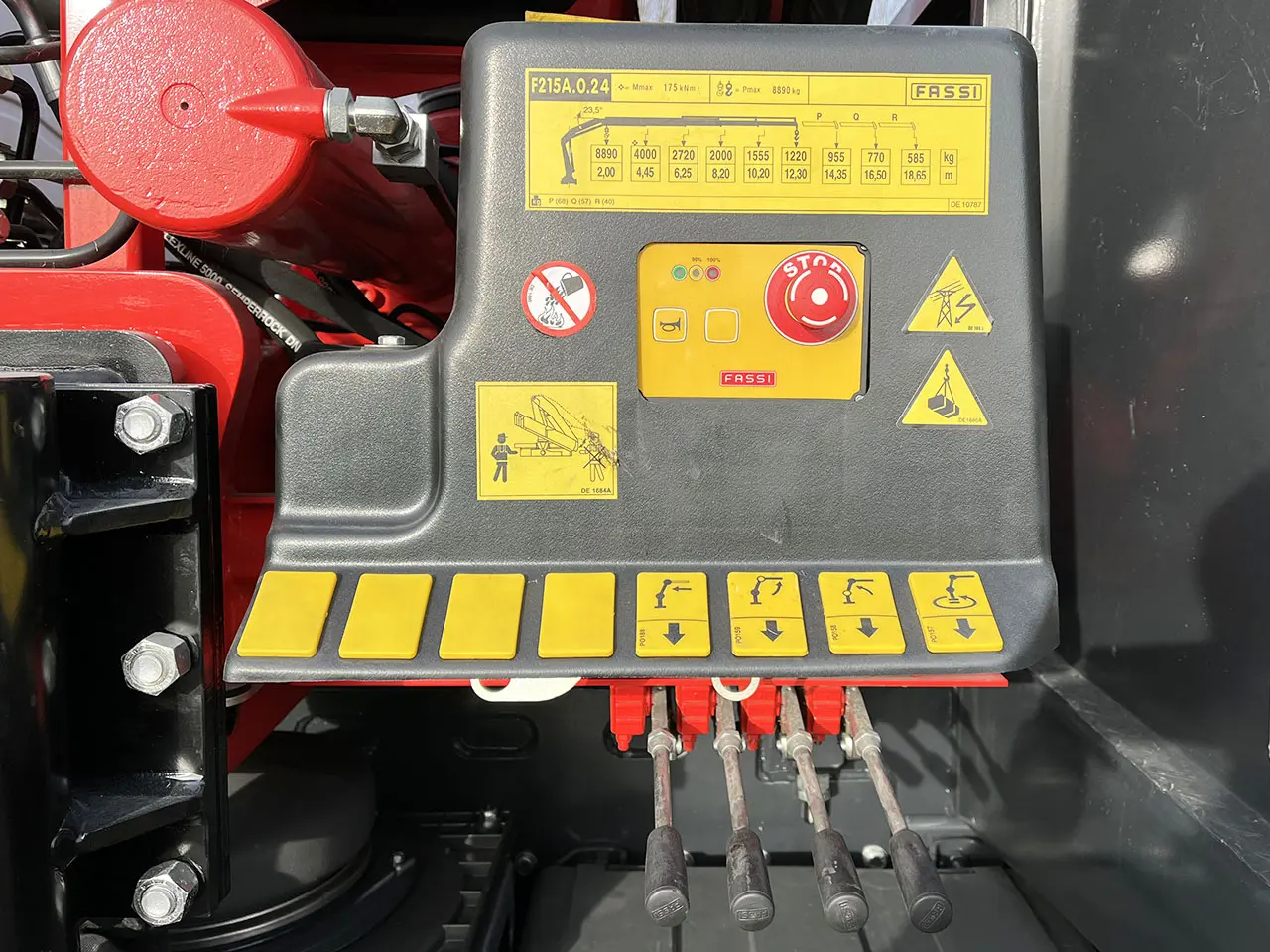 Iveco T-Way AD380T43WH AT Fassi F215A.0.24 6x6 Crane Truck 12