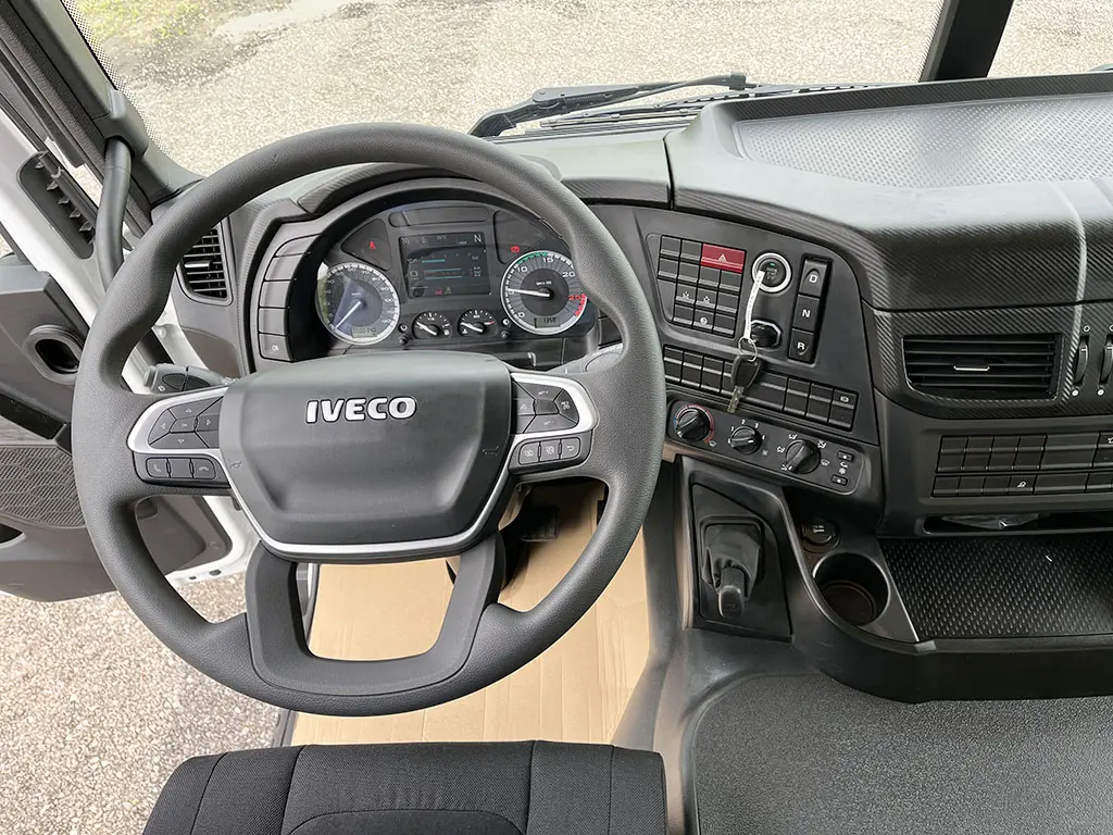 Iveco T-Way AD380T43WH AT Fassi F245A.0.24 6x6 Crane Truck 9