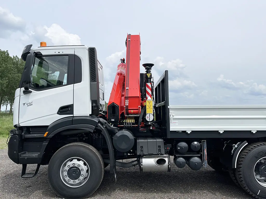 Iveco T-Way AD380T43WH AT Fassi F245A.0.24 6x6 Crane Truck 11
