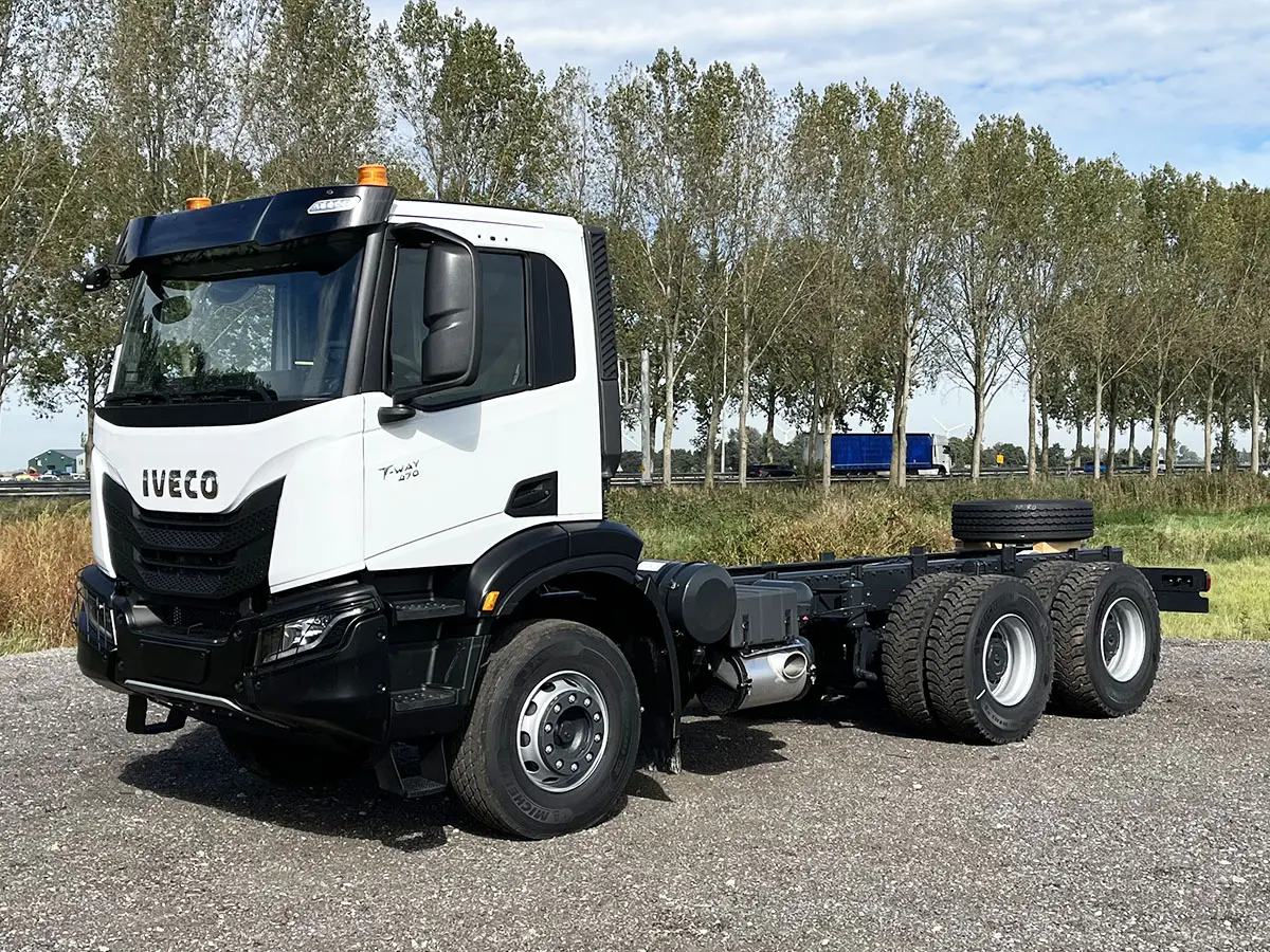 Iveco T-Way AD380T47H-3800 Chassis Cabin 6x4