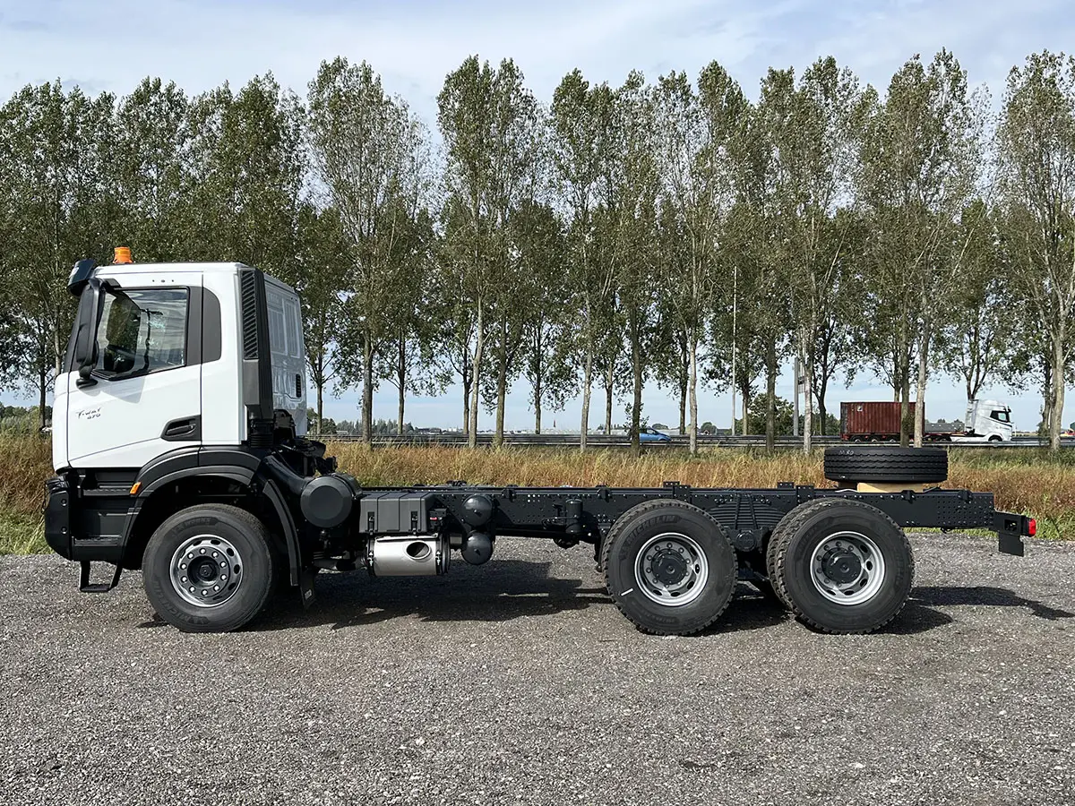 Iveco T-Way AD380T47H-3800 Chassis Cabin 6x4 2