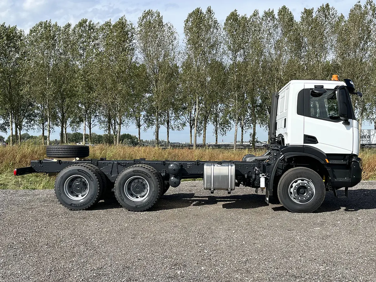 Iveco T-Way AD380T47H-3800 Chassis Cabin 6x4 5