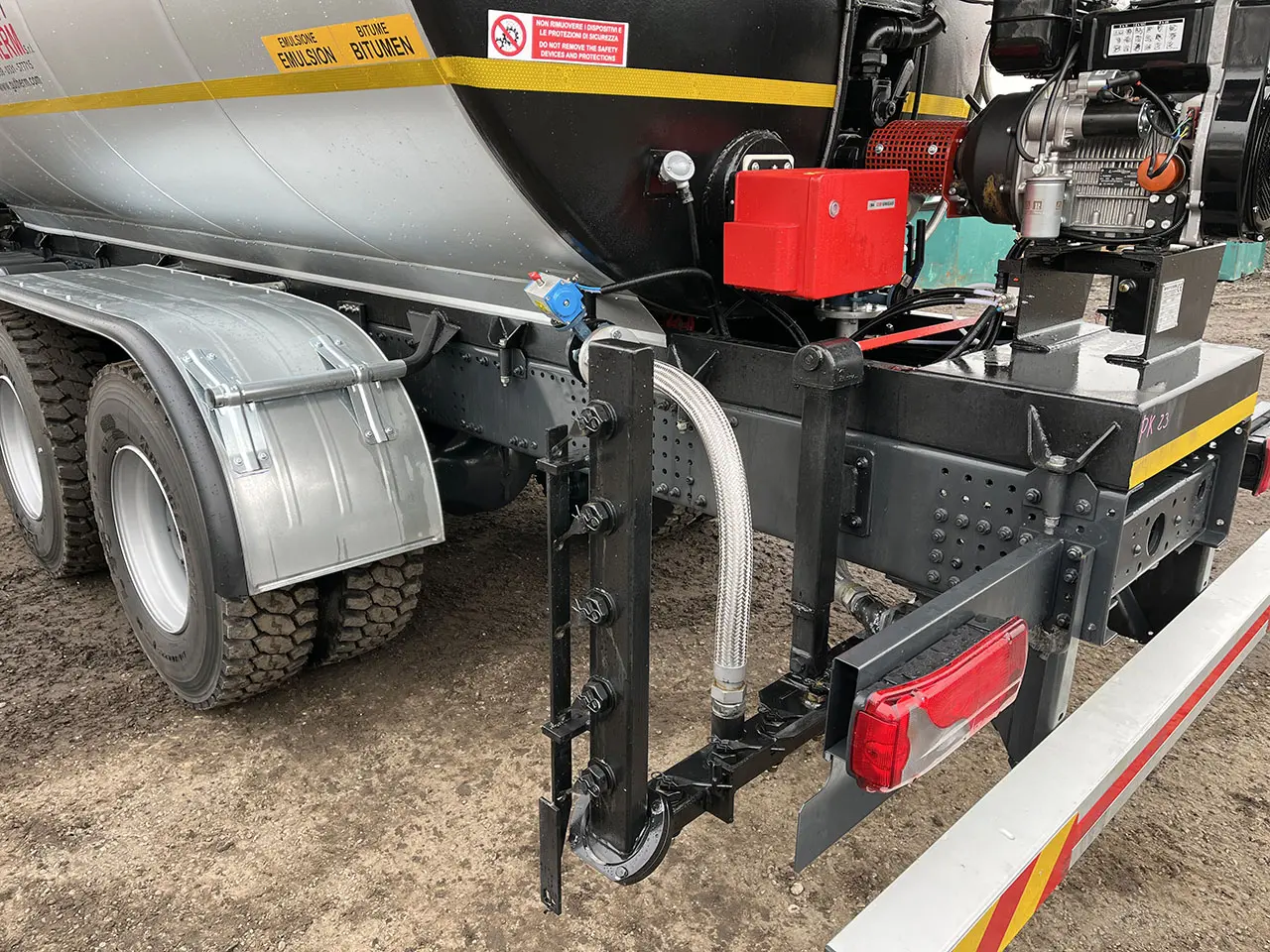 Iveco T-Way AD380T47H 6x4 Bitumen Tank Sprayer 12