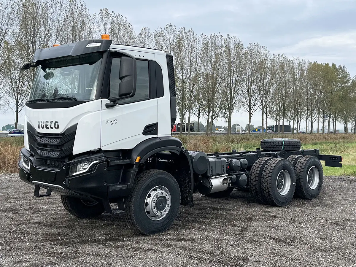 Iveco T-Way AD380T47WH-3800 Chassis Cabin 6x6