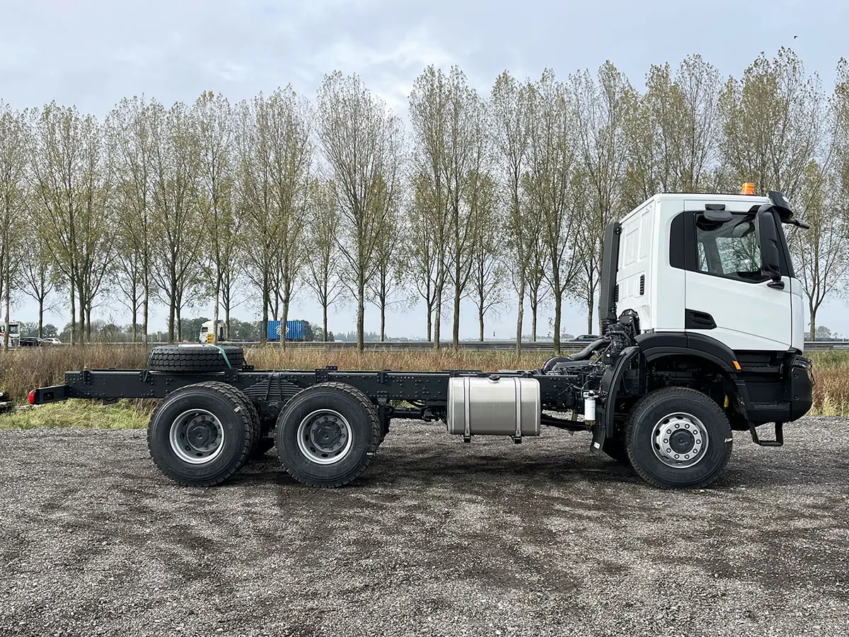 Iveco T-Way AD380T47WH-3800 6x6 Châssis Cabine 5