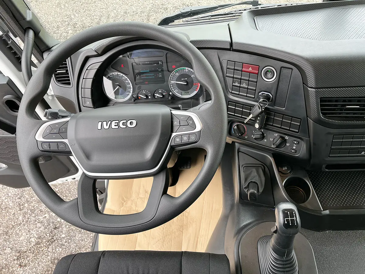 Iveco T-Way AD380T47WH-3800 Châssis Cabine 6x6 9